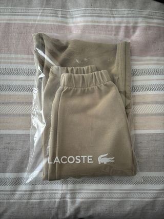 Conjunto Sudadera y Pantalón Lacoste Beige