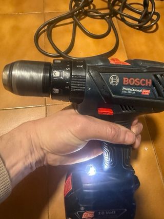 Taladro percutor Bosch GSB 18V-28 a batería