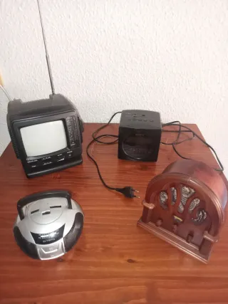 Lote Antigüedades: diferentes radios