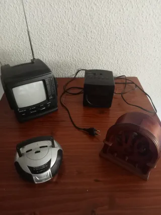 Lote Antigüedades: diferentes radios