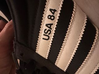 Zapatillas Adidas USA 84 Negras Rojas