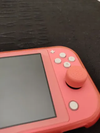 Nintendo Switch Lite Coral + FIFA 22