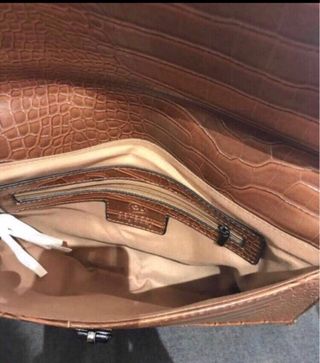 Bolso de mano marrón efecto piel cocodrilo