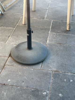 Parasol beige con base