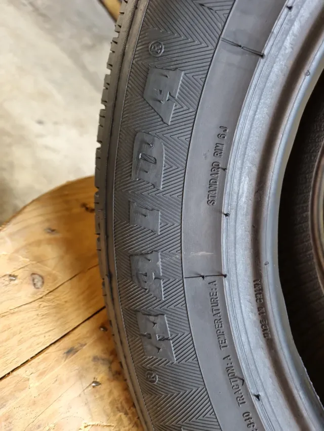 Vendo 2 Neumáticos en perfecto estado^