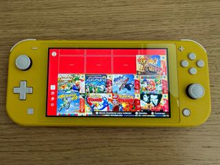 Nintendo Switch Lite Amarilla + Funda