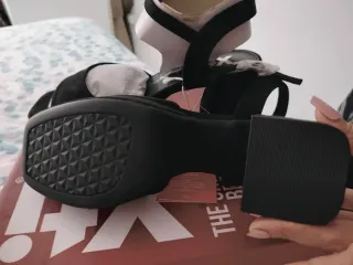 Sandalias XTI Negras Plataforma Tacón