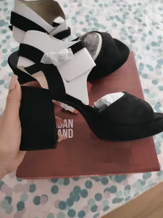 Sandalias XTI Negras Plataforma Tacón