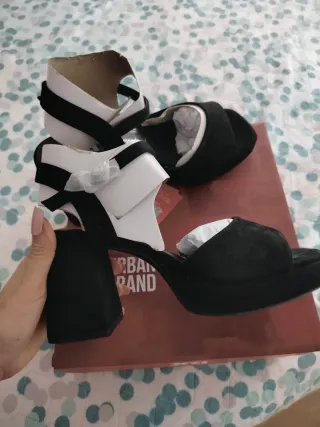 Sandalias XTI Negras Plataforma Tacón