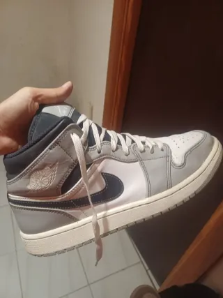 Vendo Nike Air Jordan 1 Mid Gris Blanco talla 44