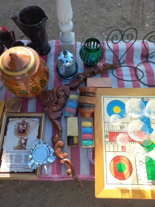 Lote de objetos decorativos y juegos