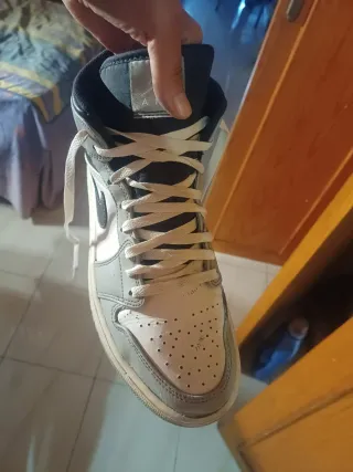 Nike Air Jordan 1 Mid Gris Blanco