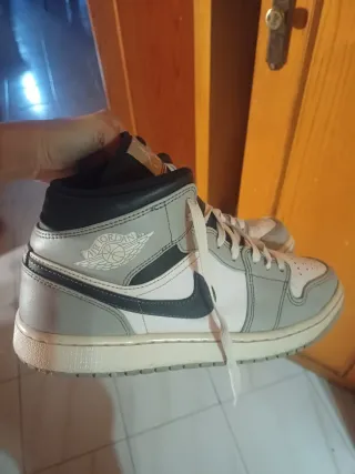 Nike Air Jordan 1 Mid Gris Blanco