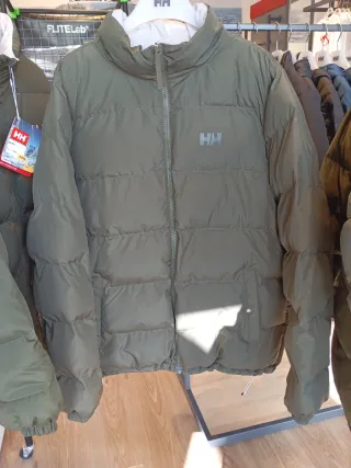 Chaqueta Helly Hansen verde acolchada