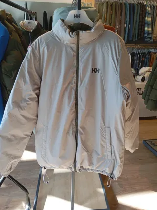 Chaqueta Helly Hansen verde acolchada