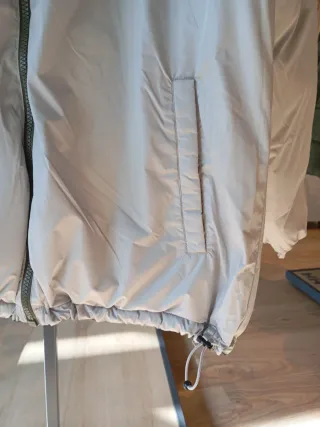 Chaqueta Helly Hansen verde acolchada