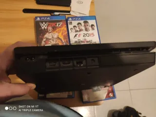 PS4 Negra + 8 Juegos