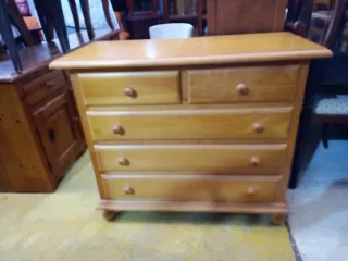 Cómoda de pino con 5 cajones
