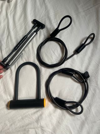 Bicicleta plegable con accesorios gratis.