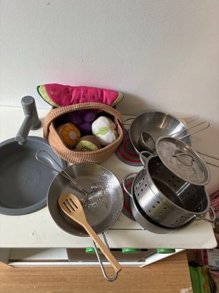 Cocinita de juguete con accesorios