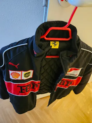 Chaqueta Ferrari Negra y Roja Talla M
