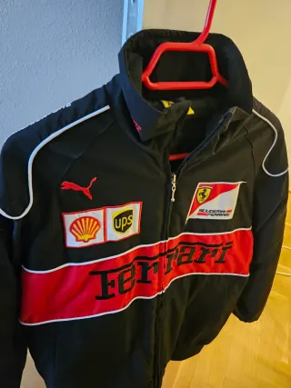 Chaqueta Ferrari Negra y Roja Talla M