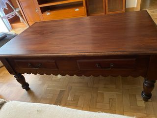 Mesa de salón de madera