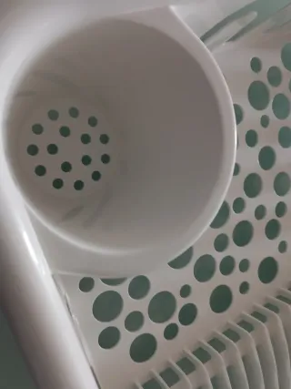 Escurridor de platos de plástico blanco