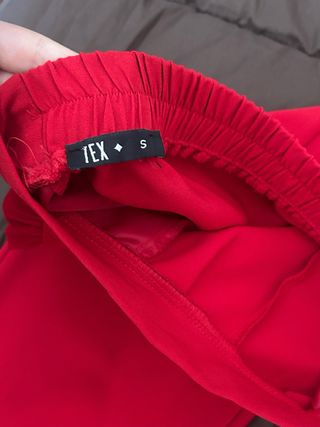 Pantalón rojo elegante