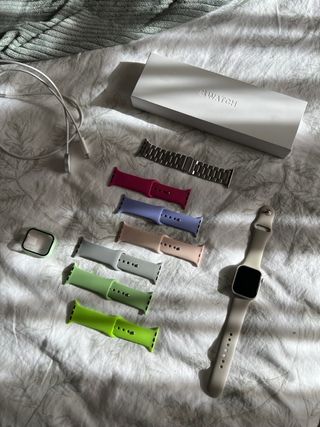 Apple Watch Series 9 41mm Starlight + 7 correas