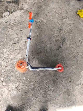 Patinete de 3 ruedas con luces en ruedas