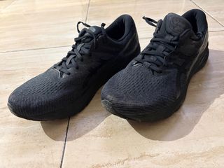 Asics GT 2000 Talla 46 Negras.