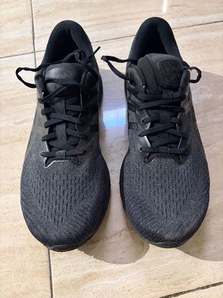 Asics GT 2000 Talla 46 Negras.