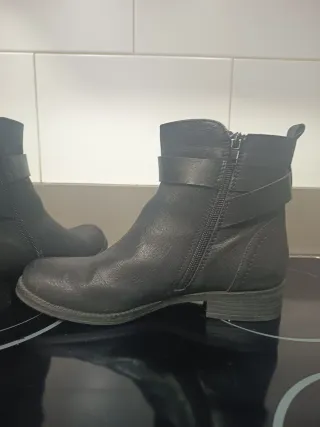Botines negros con hebillas talla 38