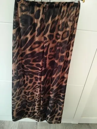 Pantalón Zara estampado leopardo