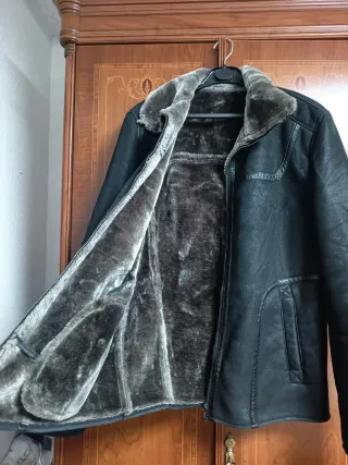 Chaqueta de hombre negra con forro