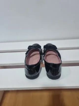 Sandalias Pablosky Niña Negras Charol Lazos