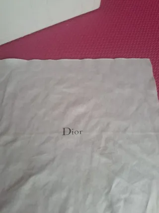 Gafas de sol plateadas y negras