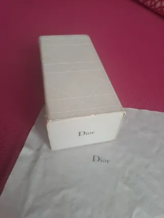 Gafas de sol plateadas y negras