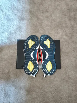 Adidas Zapatillas Grises y Rojas