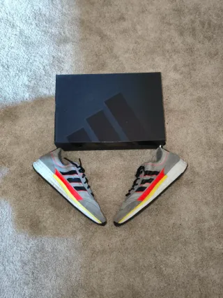 Adidas Zapatillas Grises y Rojas