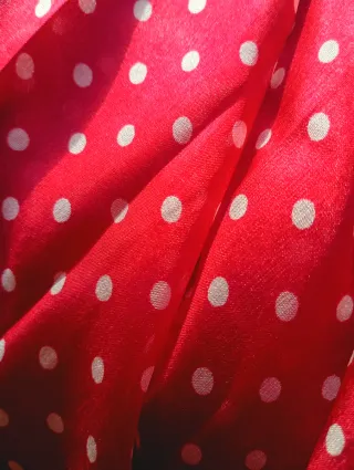 Fular seda rojo lunares