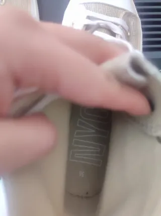 Zapatillas altas doradas tipo Converse