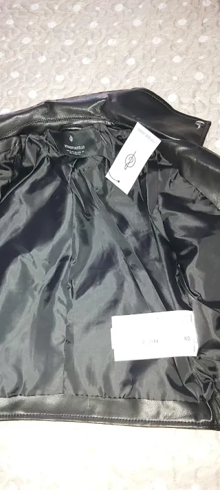 Cazadora cuero negra nueva  Stradivarius Talla XS