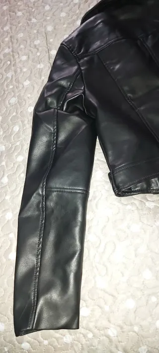 Cazadora cuero negra nueva  Stradivarius Talla XS