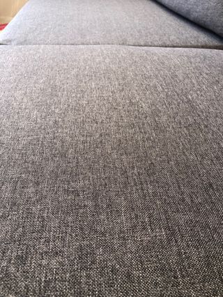 Sofá de tela gris