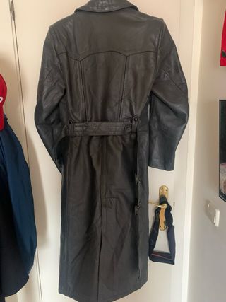 Abrigo alemán largo negro