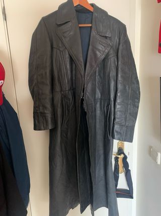 Abrigo alemán largo negro