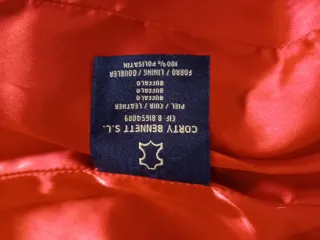 Cazadora roja de cuero