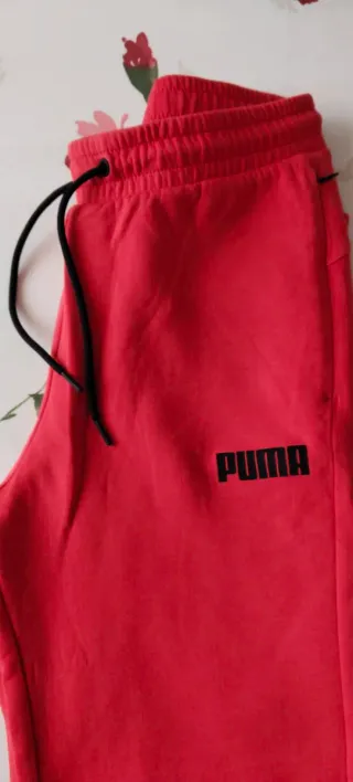 Pantalón deportivo Puma rojo